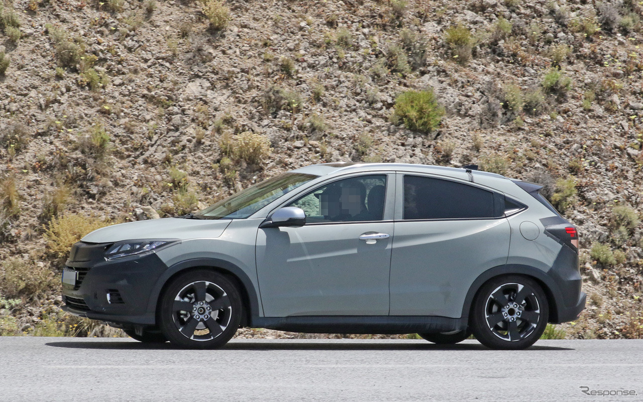 ホンダ HR-V 改良新型スクープ写真