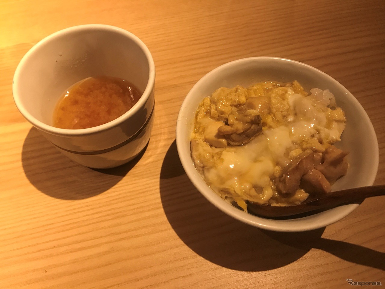 楽しい時がたつのは早いもの。これもまたおいしくないはずがない小さな親子丼で締めたい。