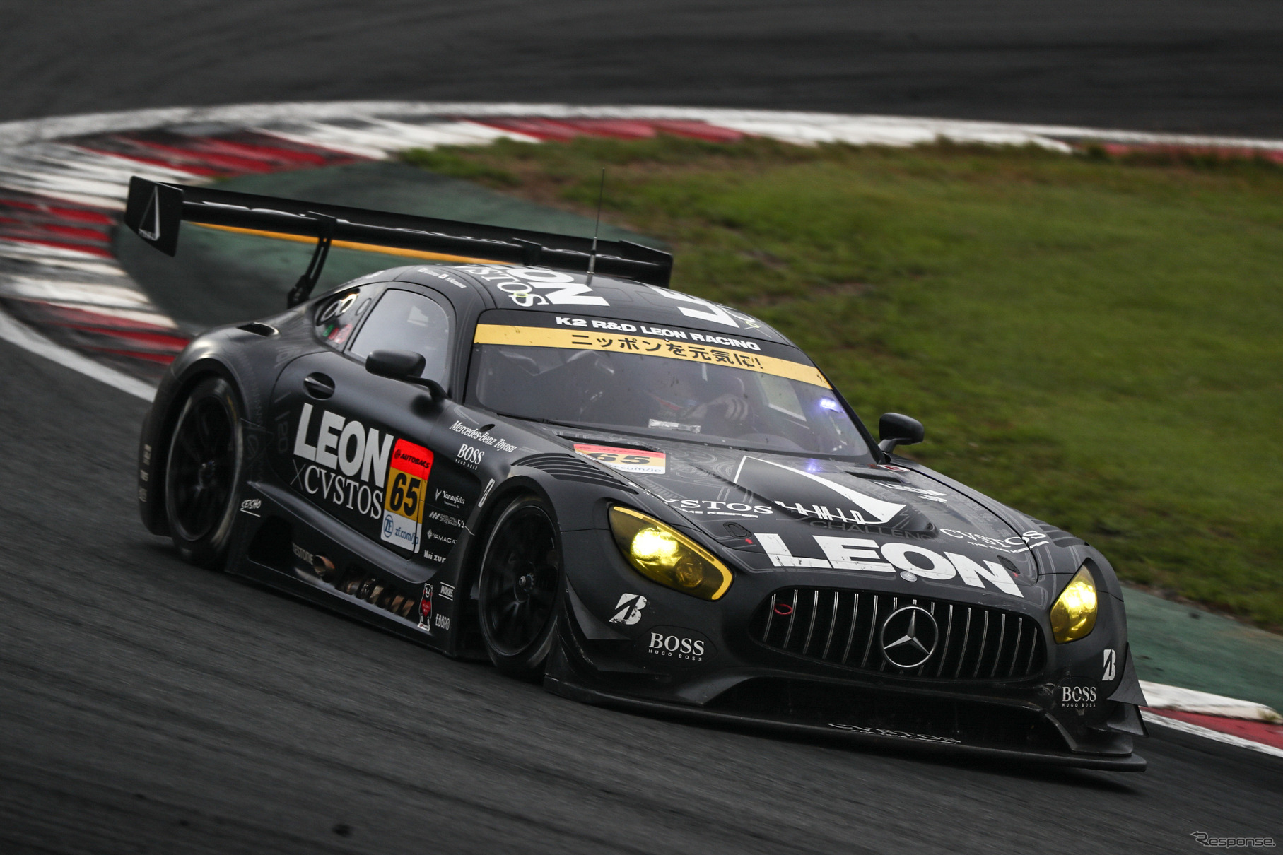 GT300クラス決勝4位の#65 メルセデス。