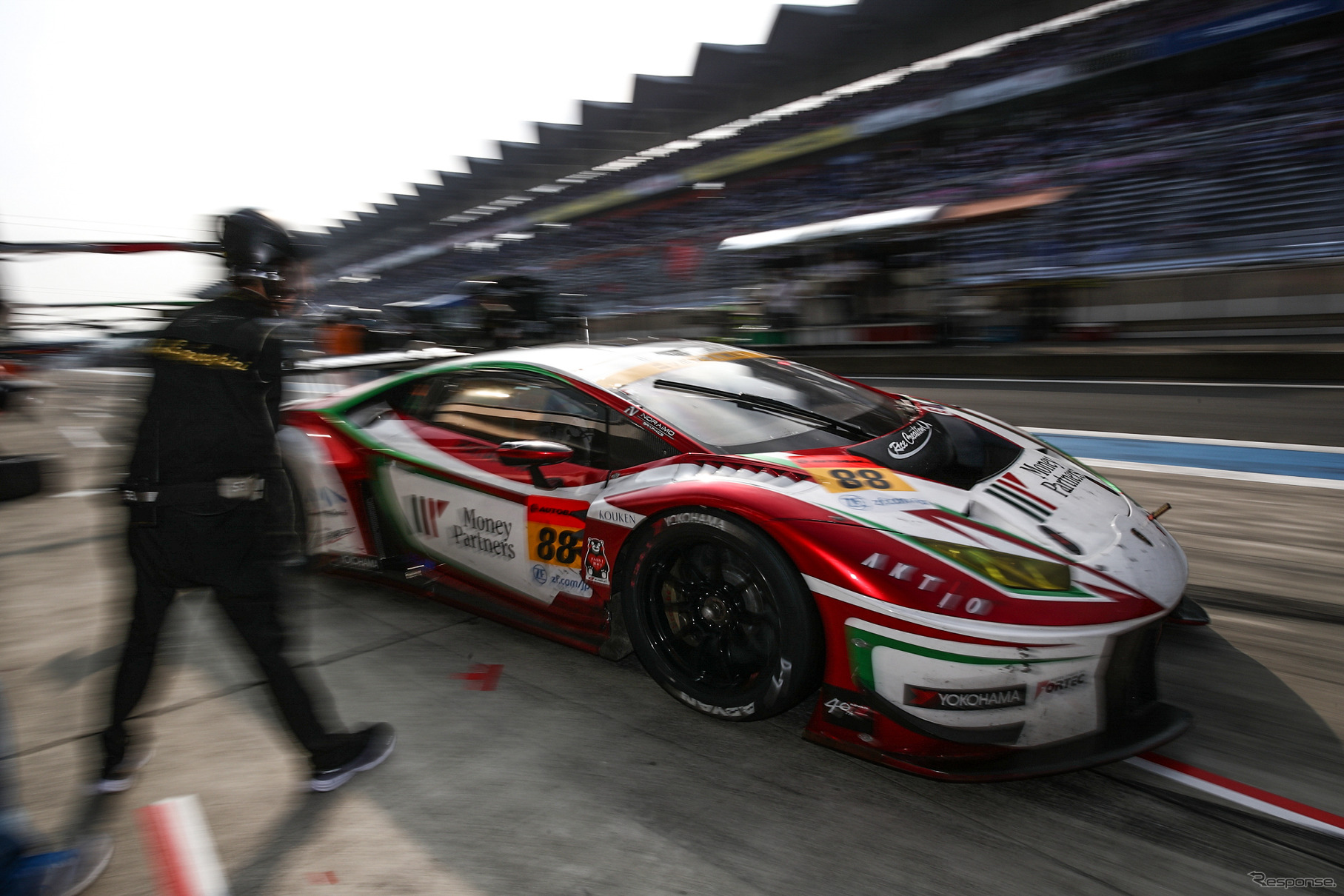 GT300クラス決勝6位の#88 ランボルギーニ。