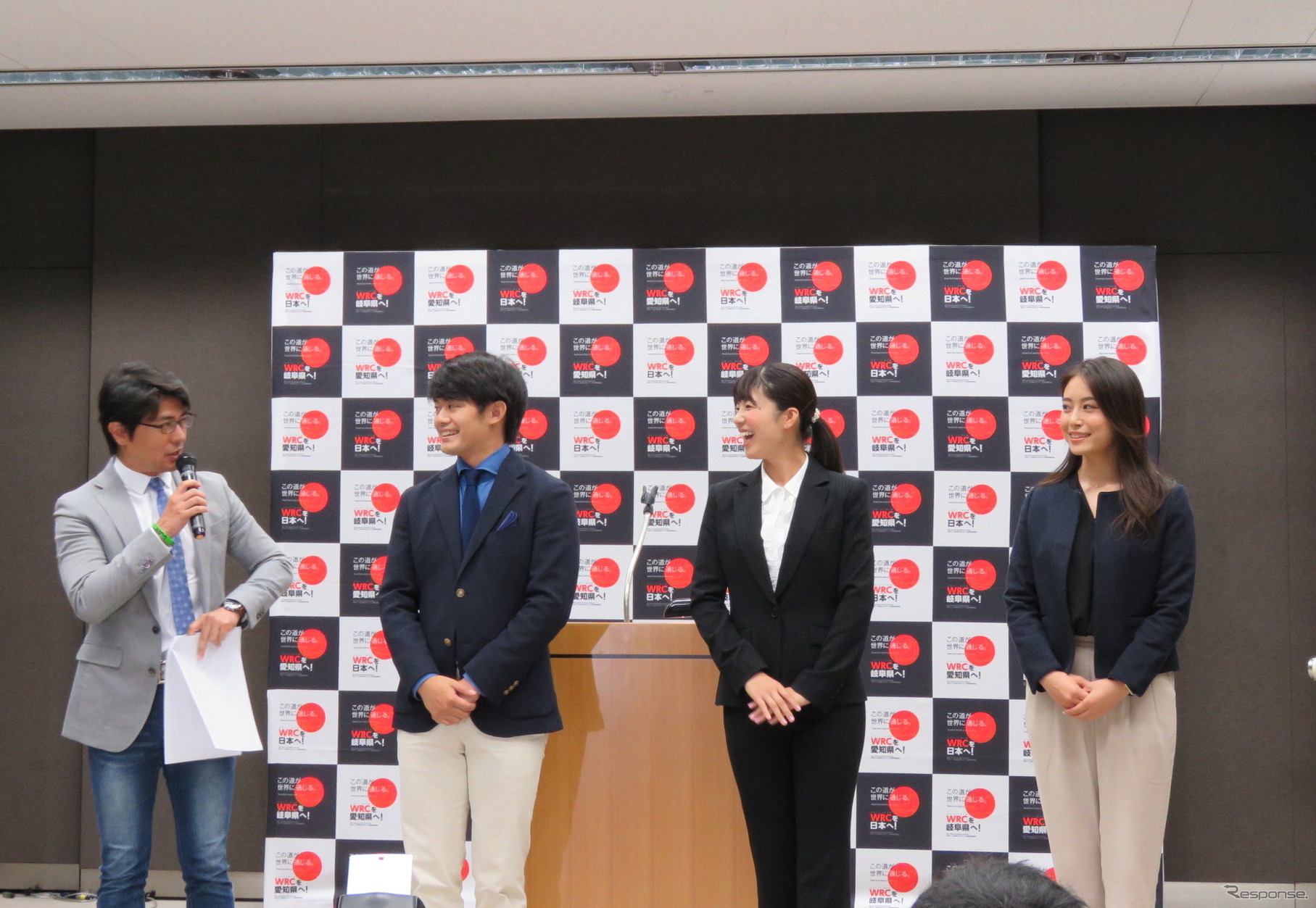 応援団の安東アナ、小塚さん、梅本さん、栗田さん。
