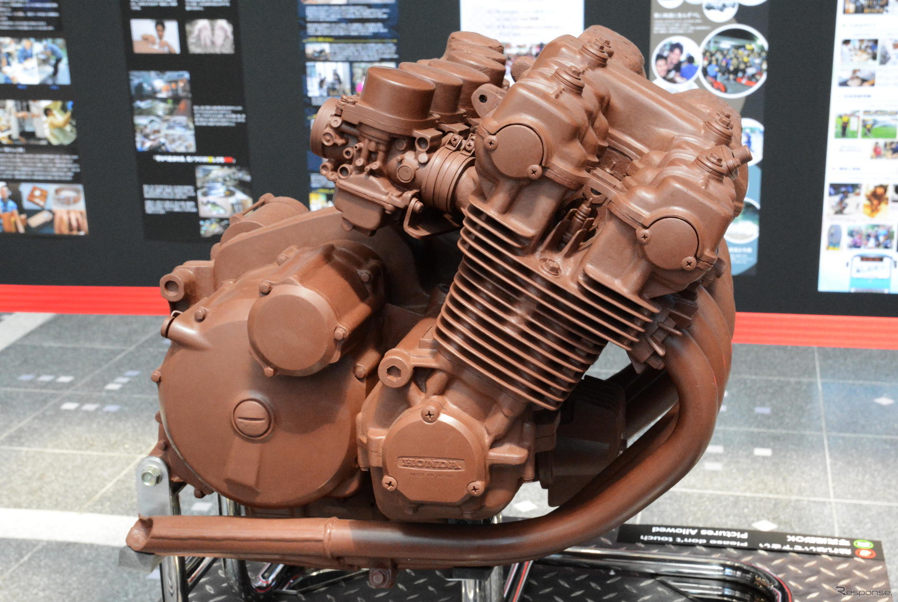 インダストリアルクレイで作られたホンダ『CBX1000』の直6エンジン