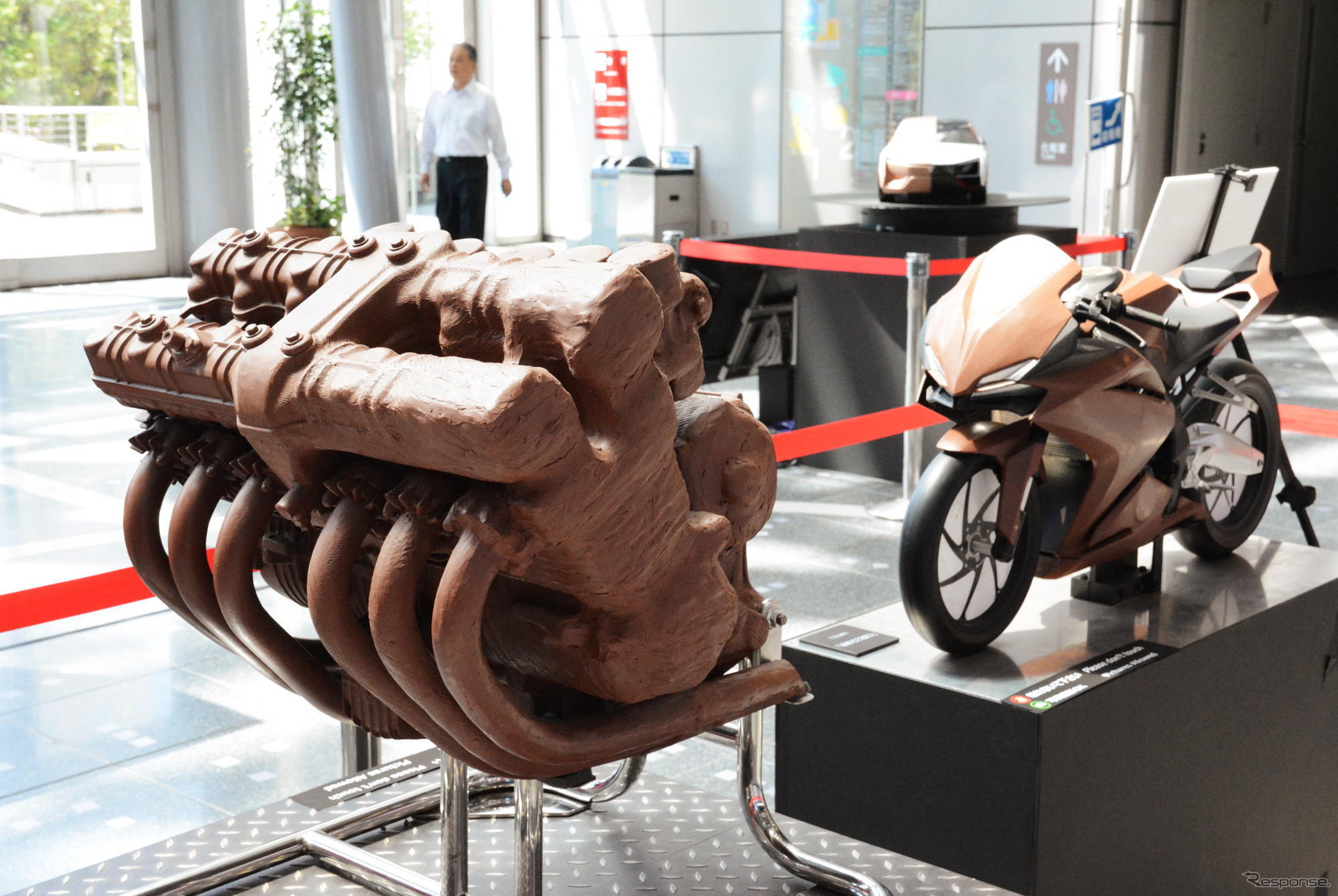 インダストリアルクレイで作られたホンダ『CBX1000』の直6エンジン