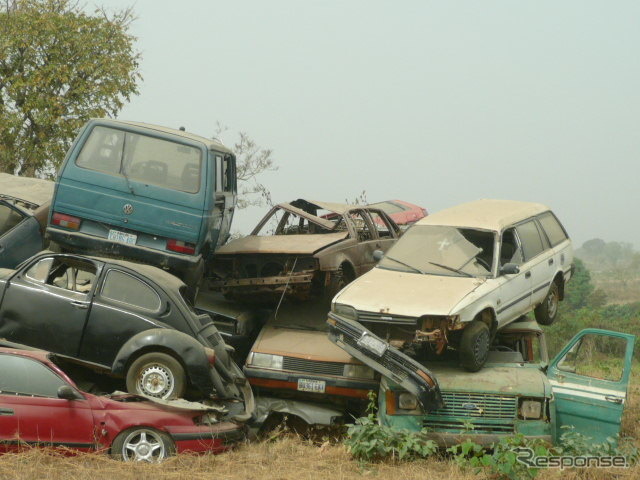 新興国では使用済み自動車は適切な処理をされず廃棄されている（ナイジェリア）。SDGsが掲げる「12.つくる責任　つかう責任」は地球規模での喫緊の課題