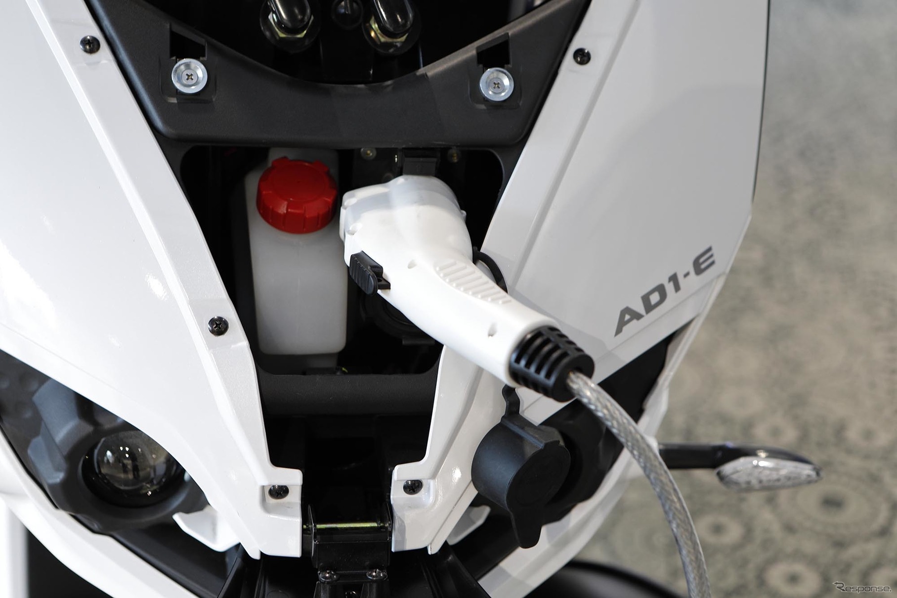 ADIVAの電動スクーター「AD1-E」プロトタイプ