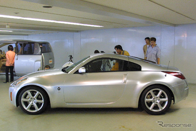 【東京ショー2001出品車】日産『フェアレディZ』に「共通グリル」が採用されなかったのは？