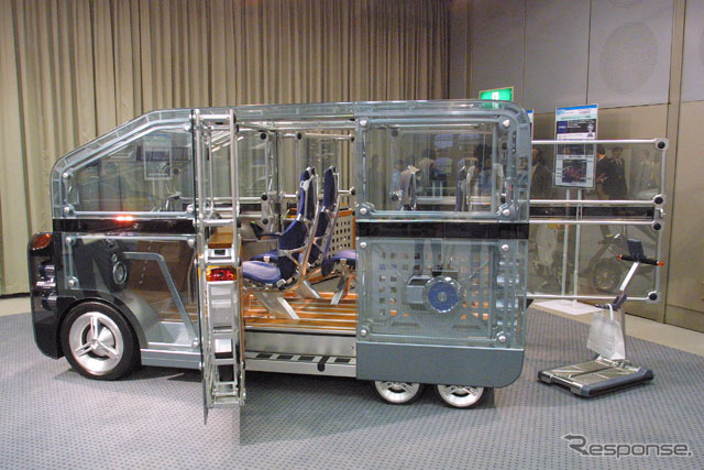 【東京ショー2001出品車】透明のパネルでできたコンセプトカー、ホンダ『UNIBOX』