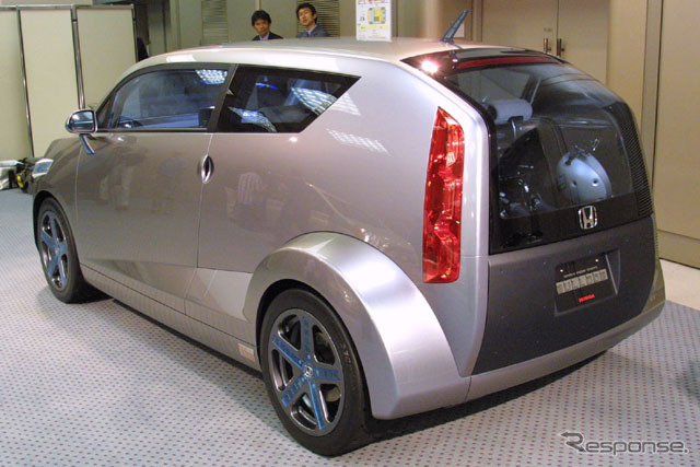 【東京ショー2001出品車】「構造をデザインした」ホンダ『BULLDOG』