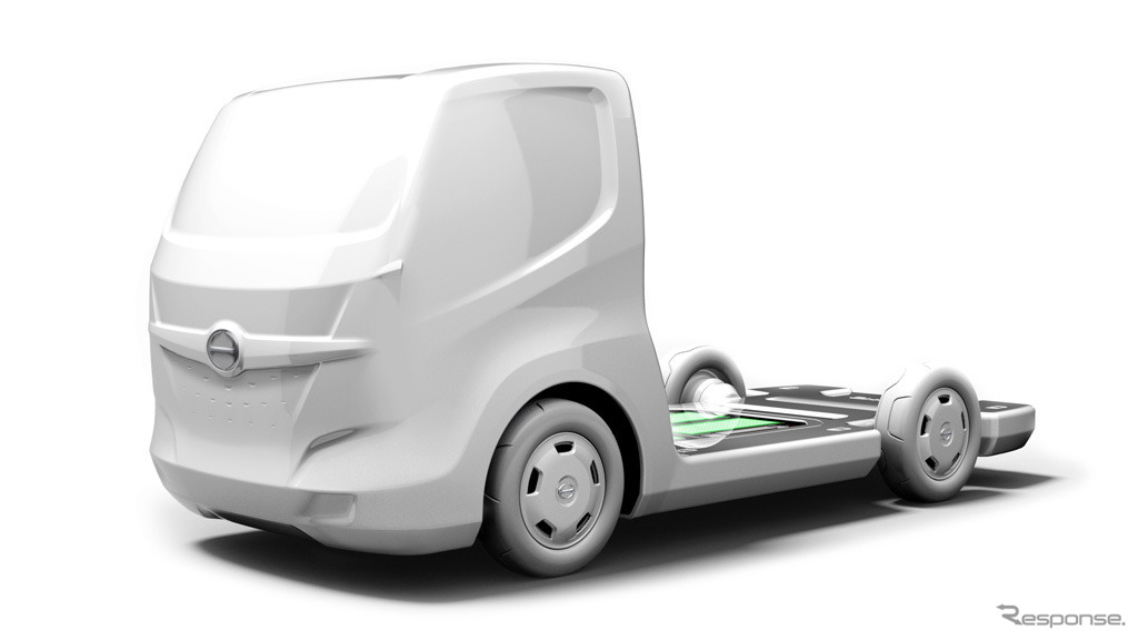 日野自動車 小型EV商用車プラットフォームの原寸モデル