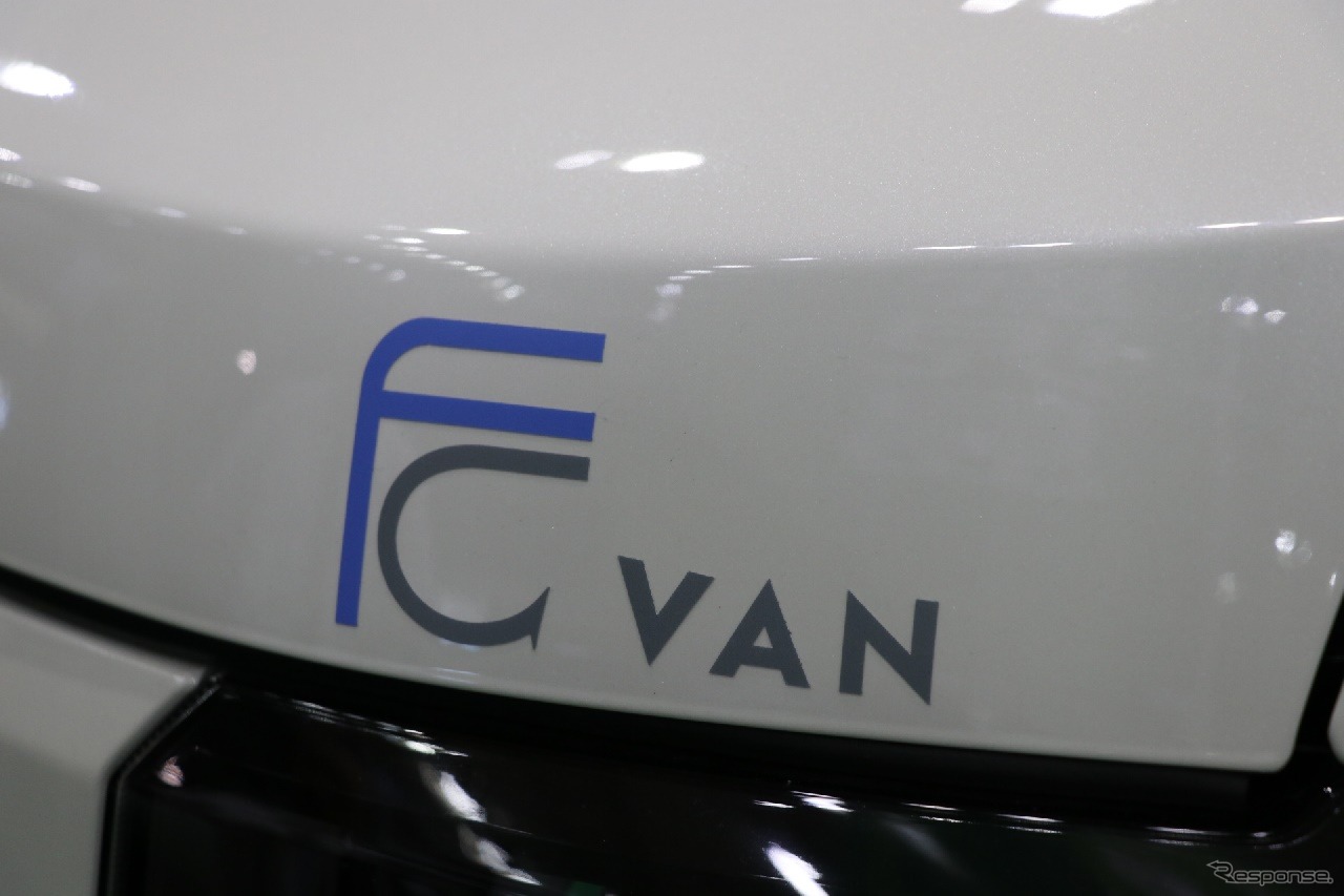 FC-VAN。フィッシングキャンパーの略。Cの文字は釣り針の形状に。