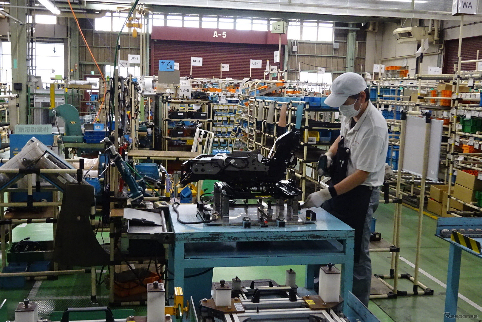 オーテックジャパン　福祉車両工場のシート部品工程