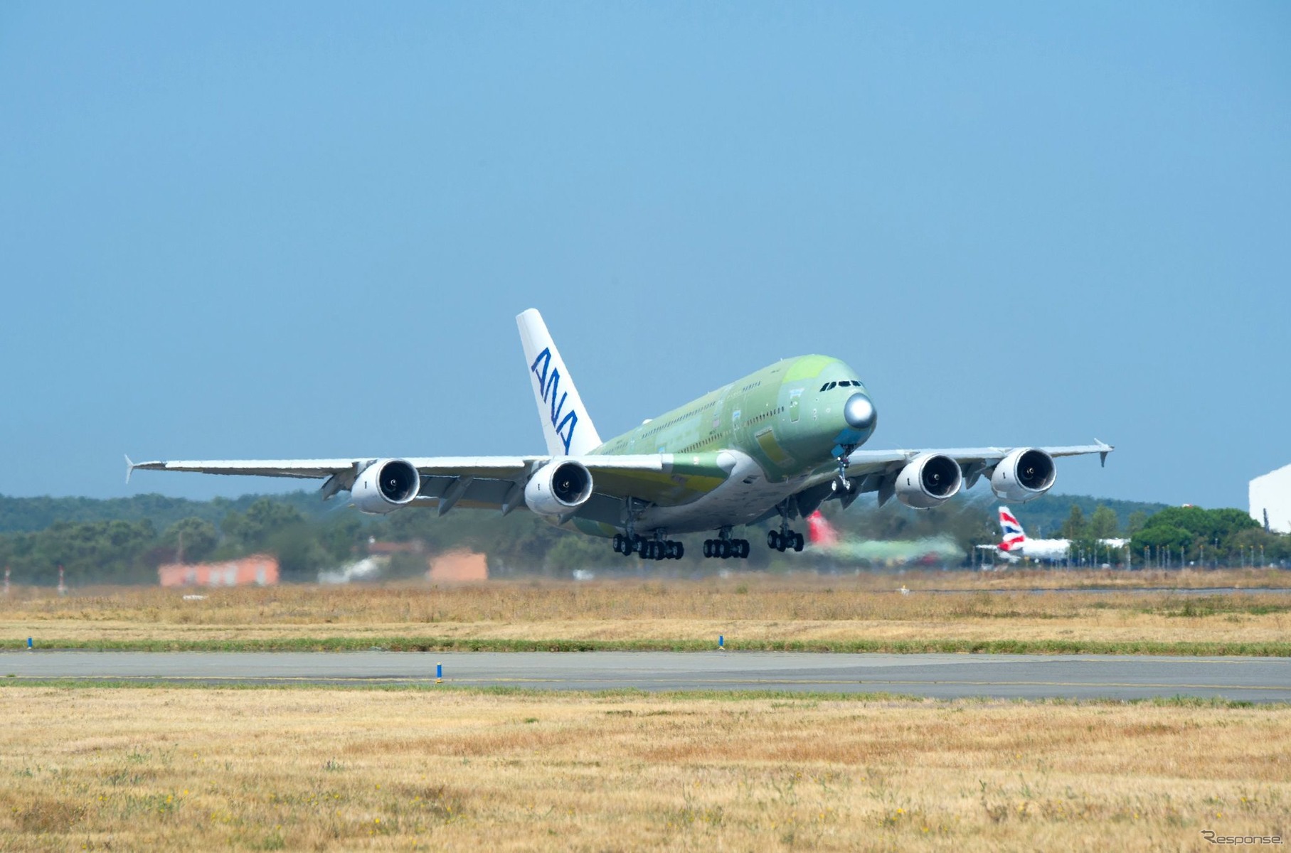 ANA向けA380第1号機の初飛行（2018年9月）。この後に塗装工事、塗装工程。　(c) Airbus