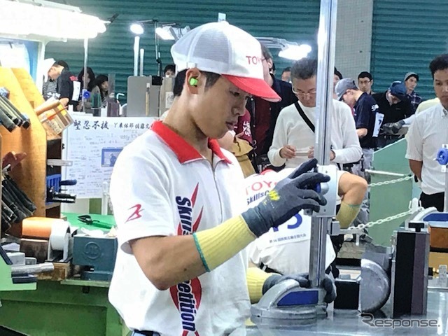 加藤宏基さん（自動車板金）