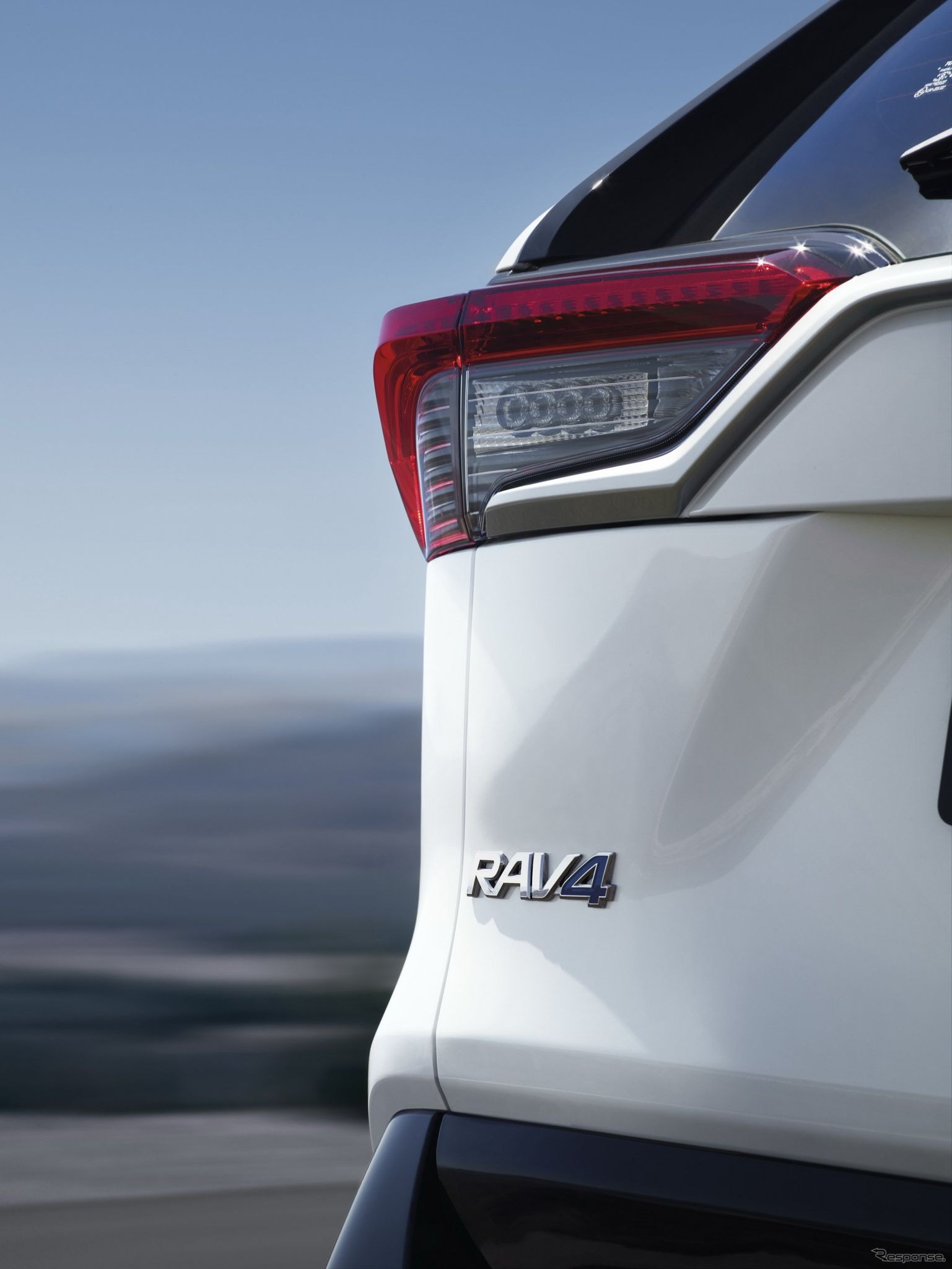 トヨタRAV4ハイブリッド新型（欧州仕様）