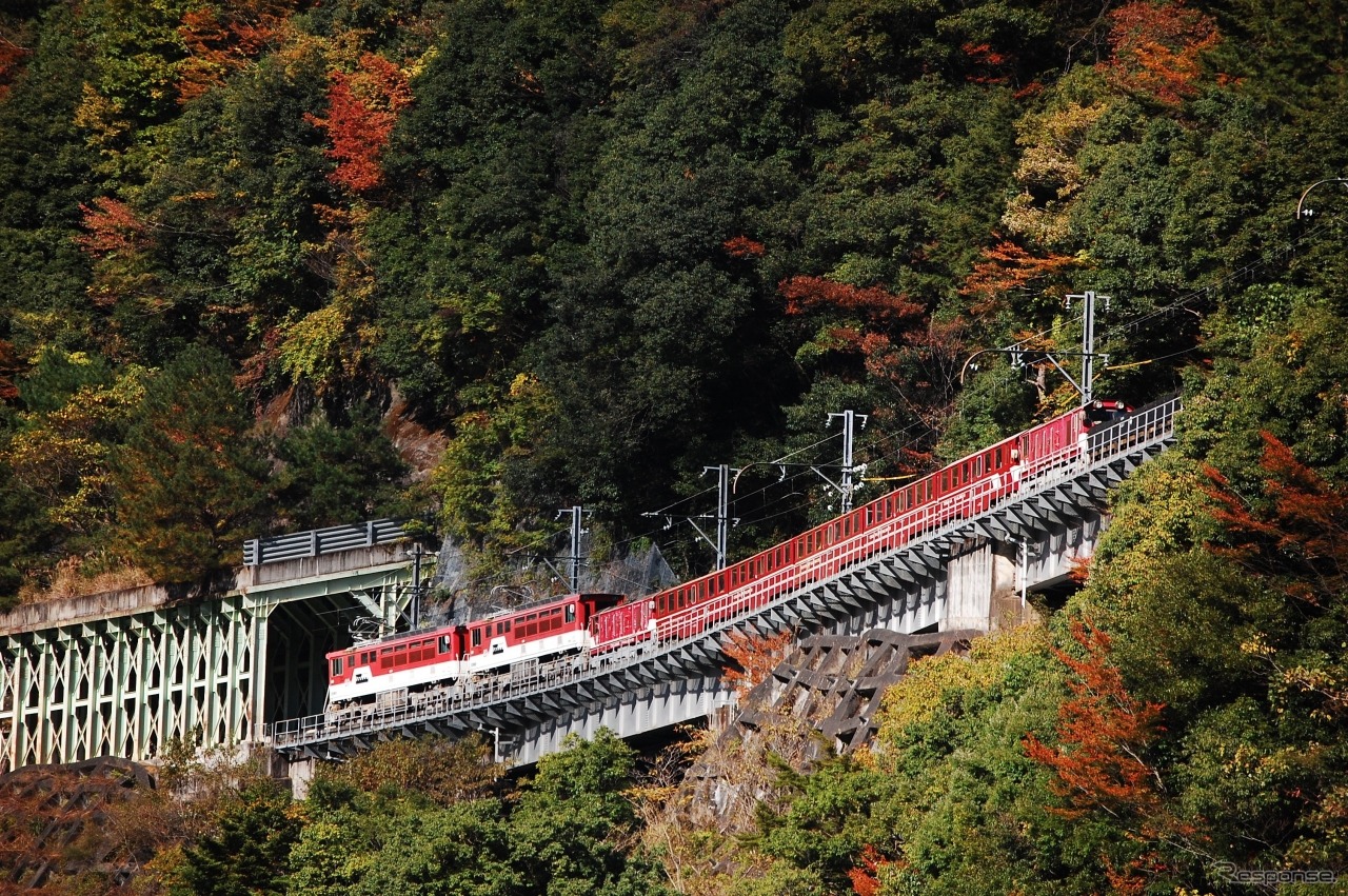 2019年3月9日の始発から全線での運行を再開する大井川鐵道井川線の列車。