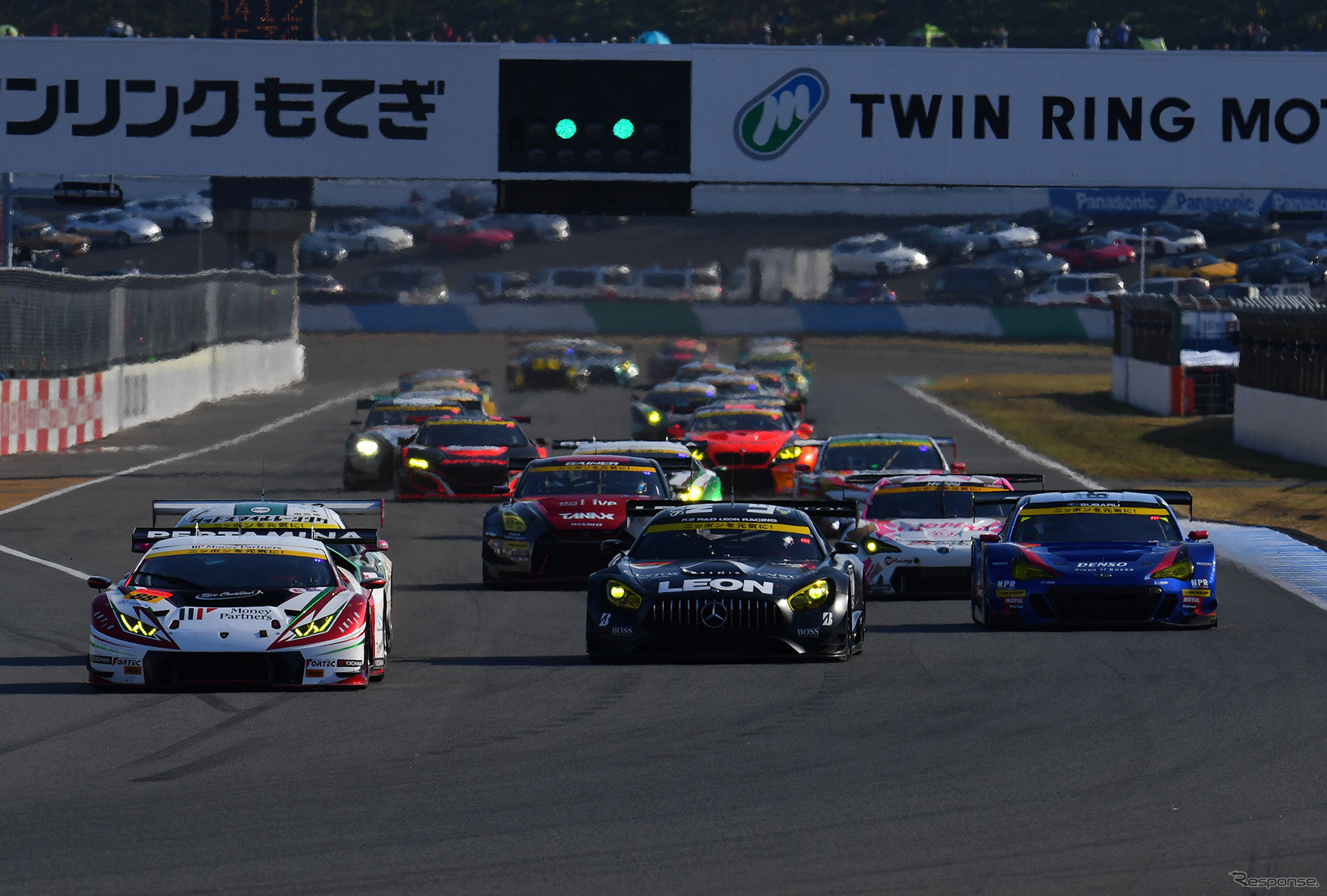 2018年のSUPER GTもてぎ戦、GT300クラスのスタート。