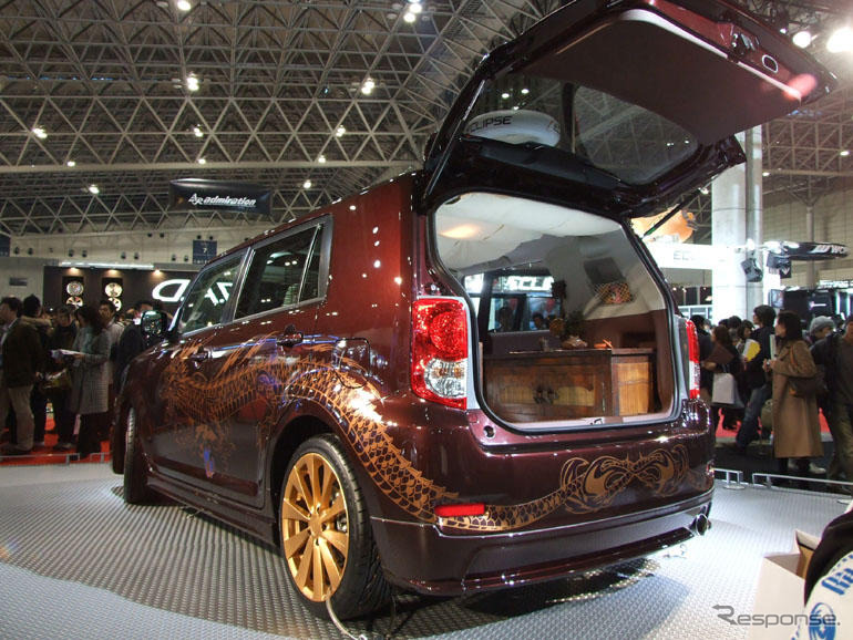 【東京オートサロン08】トヨタ ルミオン“イワマユ”号