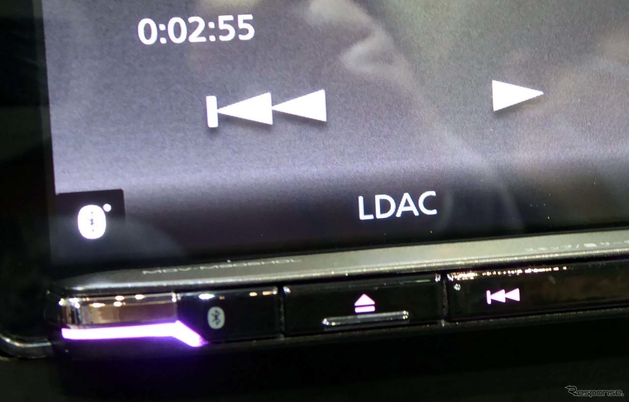 ソニー製ウォークマンでハイレゾ音源を再生してBluetooth接続すると「LDAC」表示に切り替わった