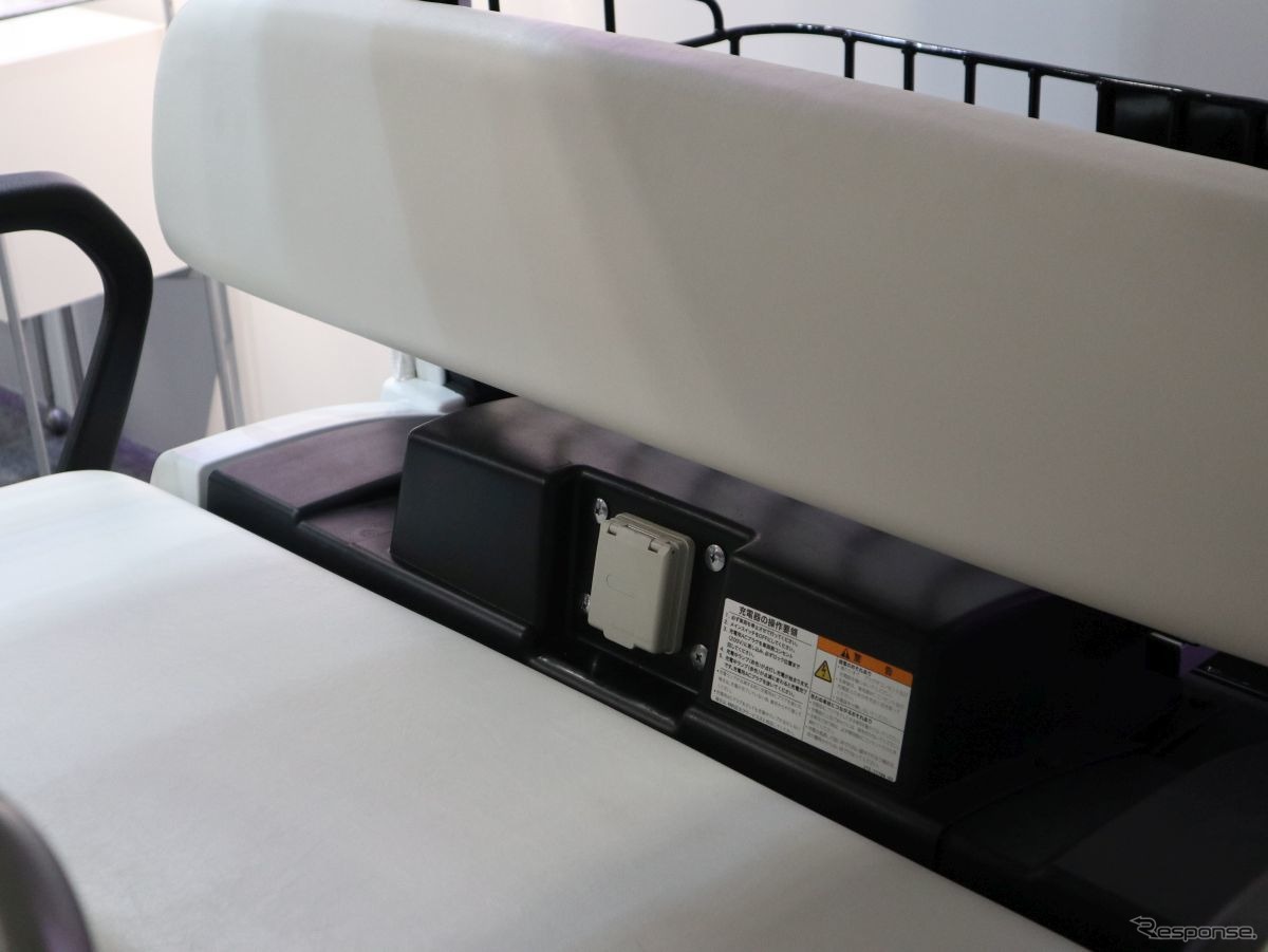 マクニカのブースに展示された「アカデミックパックPRO」。ヤマハの電動カートをベースに自動運転が可能（オートモーティブワールド2019）