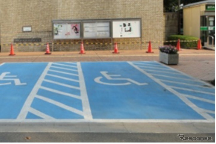 障害者等用駐車区画（参考画像）