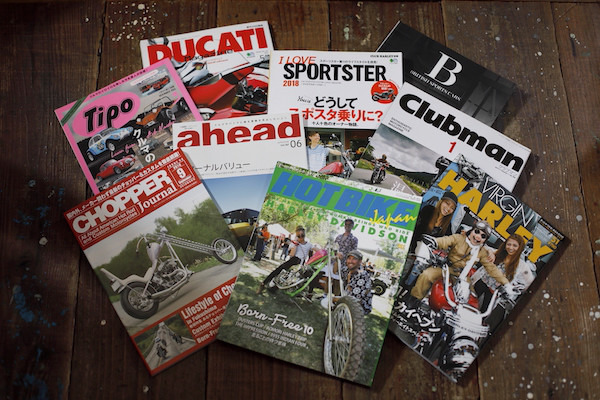 現在、藤村さんがお仕事をされている雑誌の数々。バイクや自動車雑誌を中心に、ヨガなどのワークアウト系やライフスタイル系のメディアでも活躍。