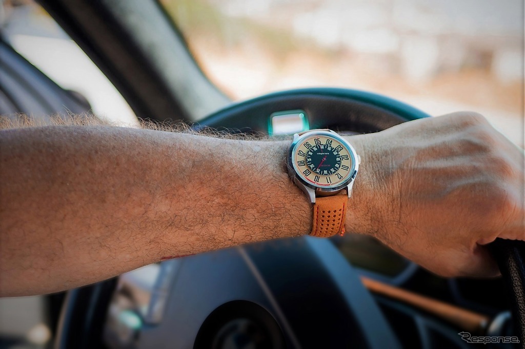 トリフォグリオ・イタリアの回転ディスクウォッチ「ヴェローチェ」