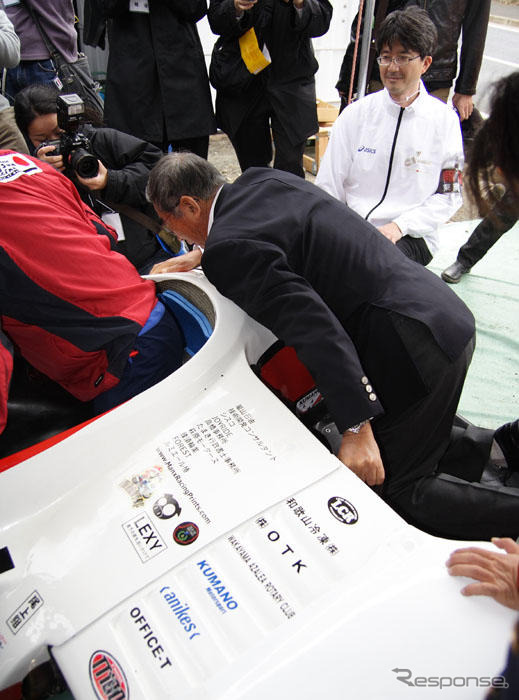 石原都知事も試乗、マン島TT遠征サイドカー展示