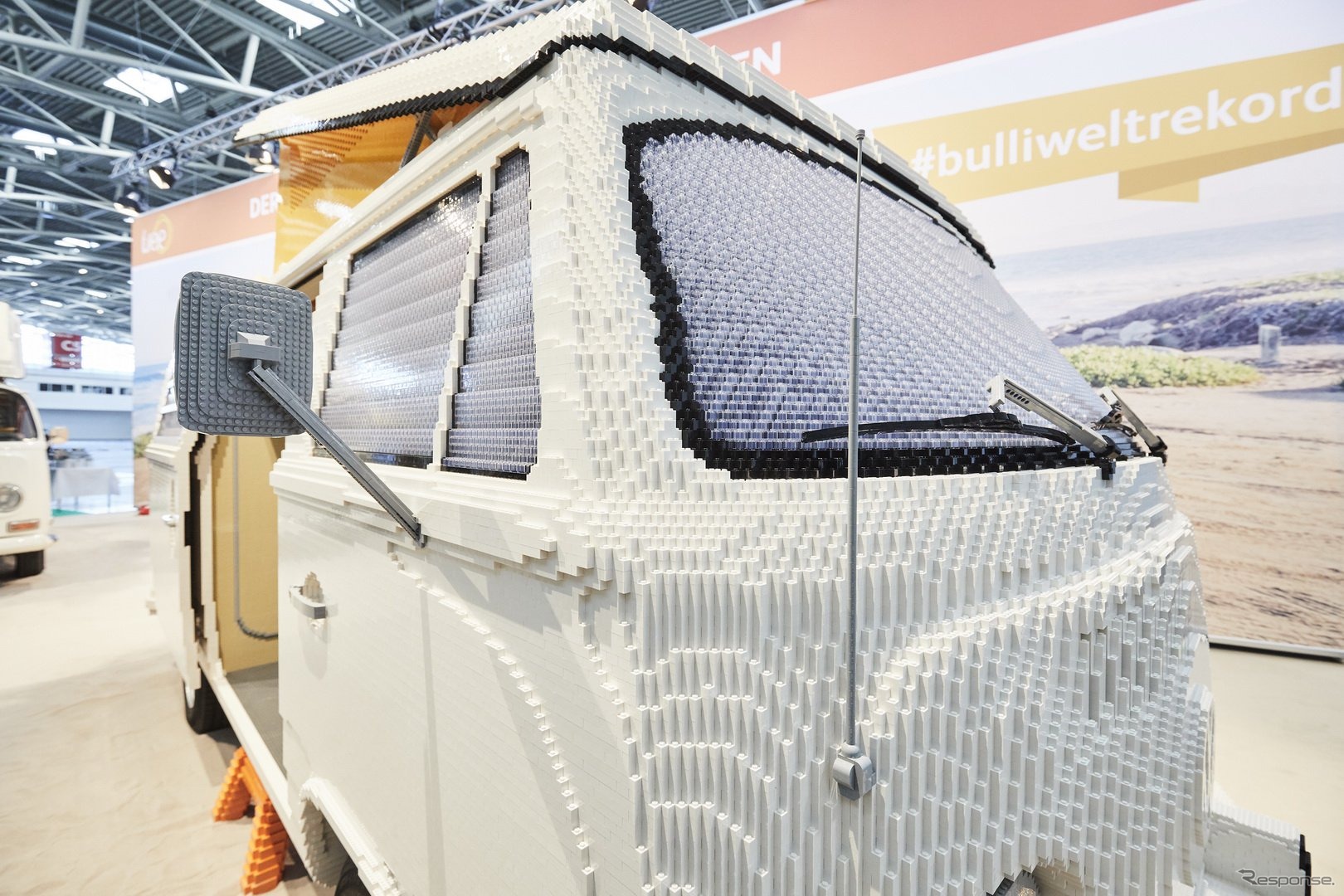 VW T2 のキャンピングカーの実物大レゴブロック仕様