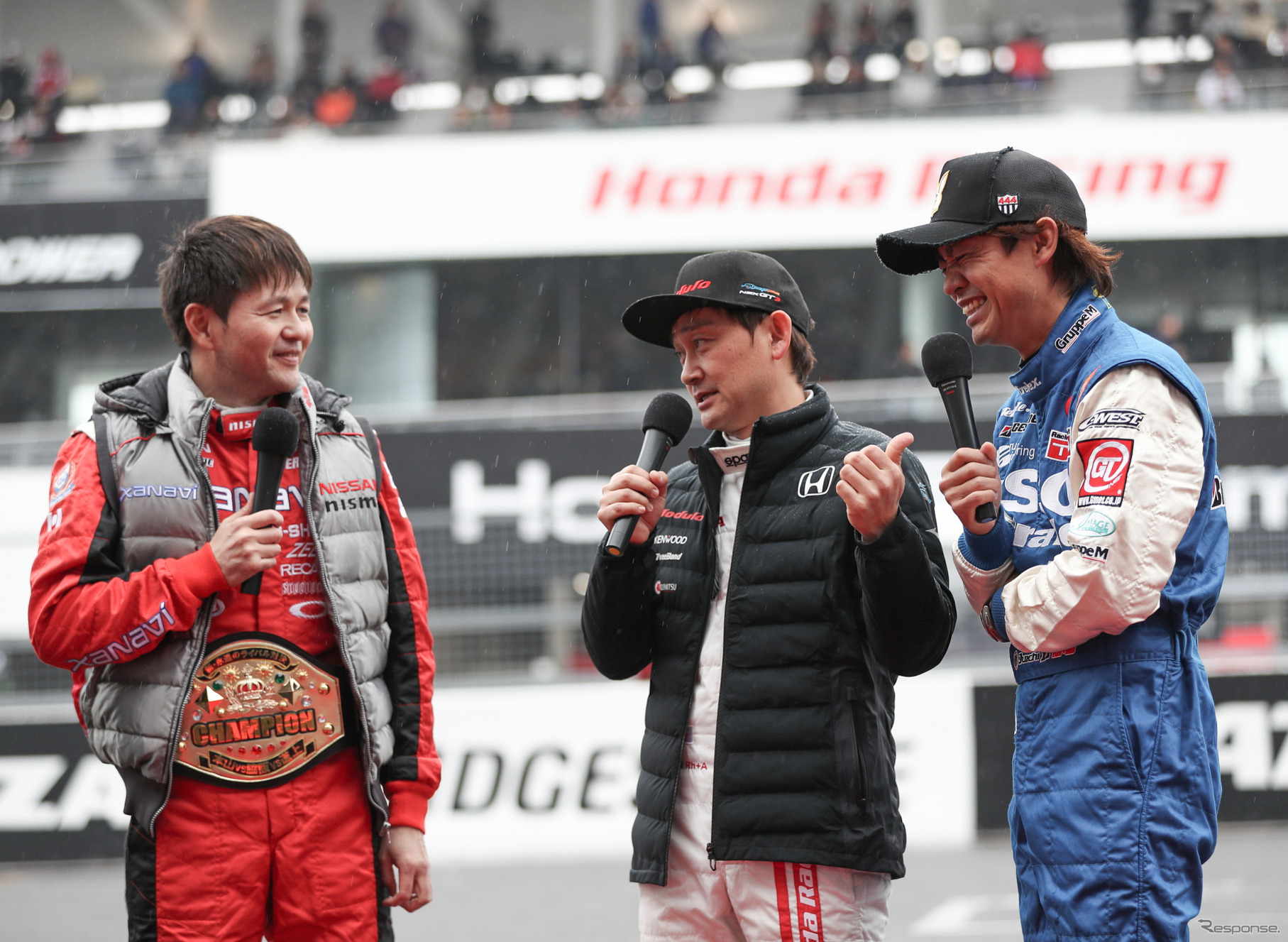 本山（左）と脇阪（右）が1勝ずつしたが、チャンピオンベルトは本山が獲得。