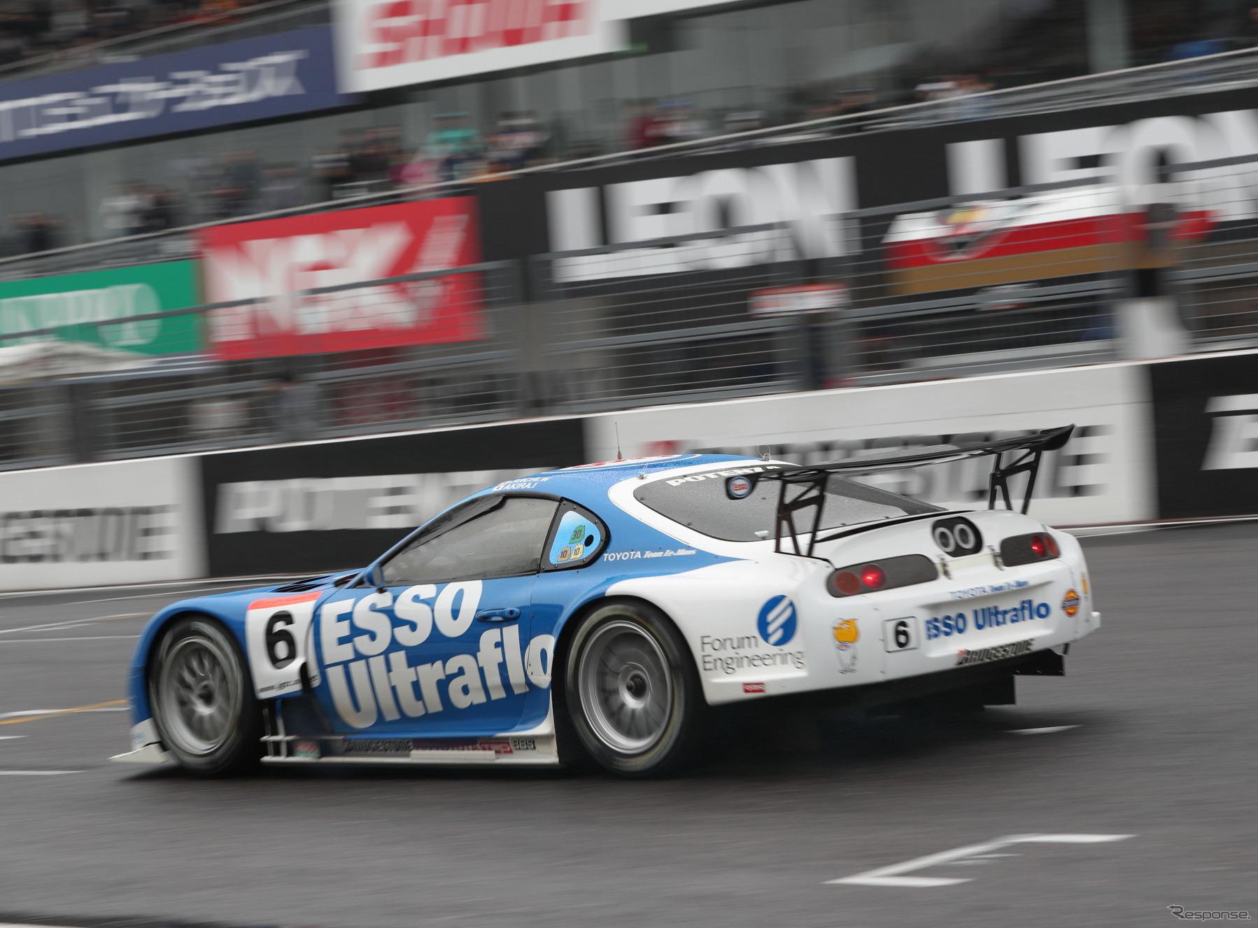 脇阪が乗った02年型スープラ。