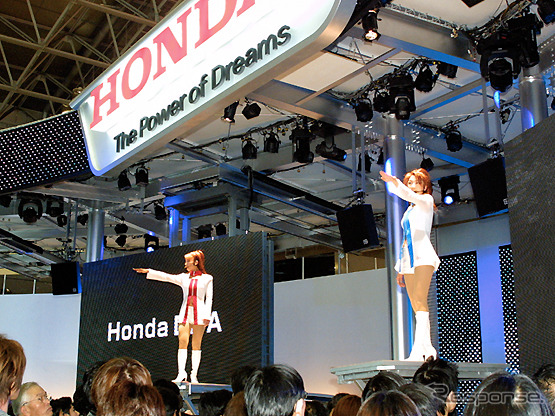 【東京ショー2001速報】ホンダのコンパニオンは“空を飛ぶ”