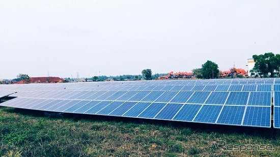 タタ日立社カラグプール工場敷地内に設置された太陽光パネル
