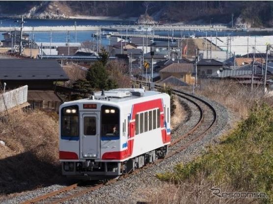 叡山電鉄の三鉄カラーは、この三陸鉄道36-700形をイメージしている。