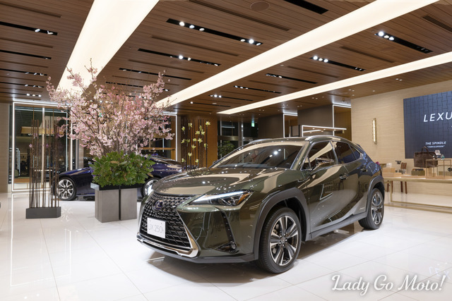 東京ミッドタウン日比谷「LEXUS MEETS...」で、クルマと花の日本の匠がコラボレートしたイベントが期間限定で開催