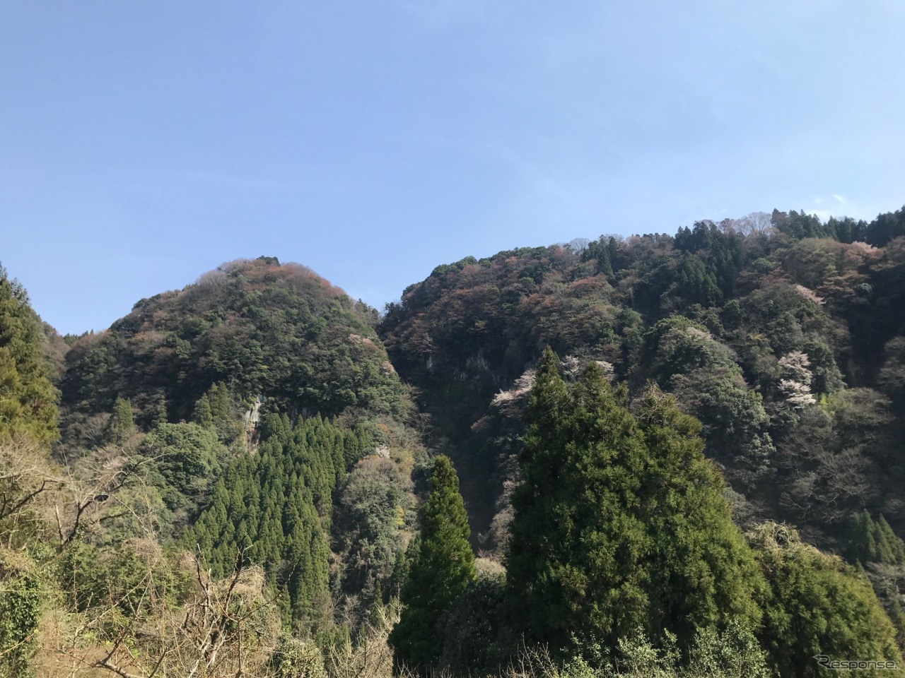 響渓谷の勇壮な景色を見ながらの入浴は良いリフレッシュになる。