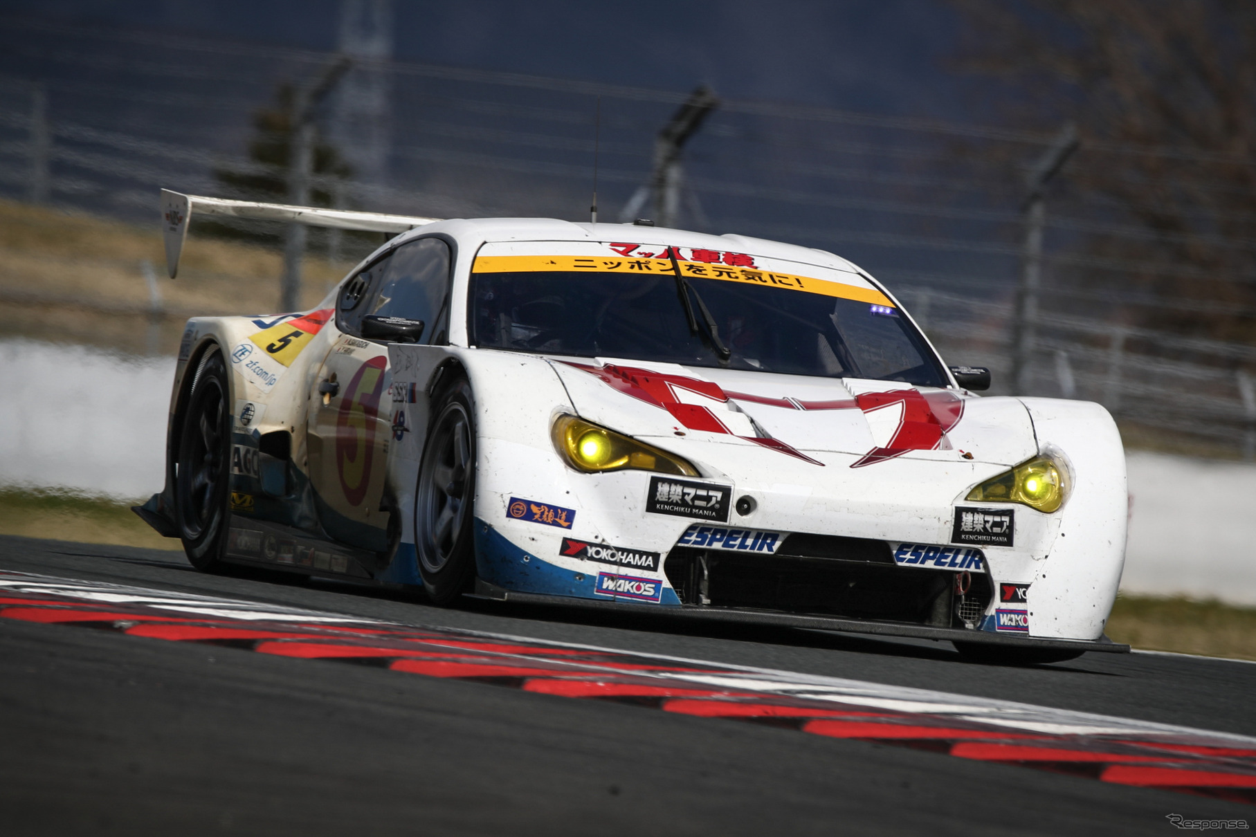 2日目のGT300クラス“2番手タイ”タイム、#5 ADVICS マッハ車検 MC86。