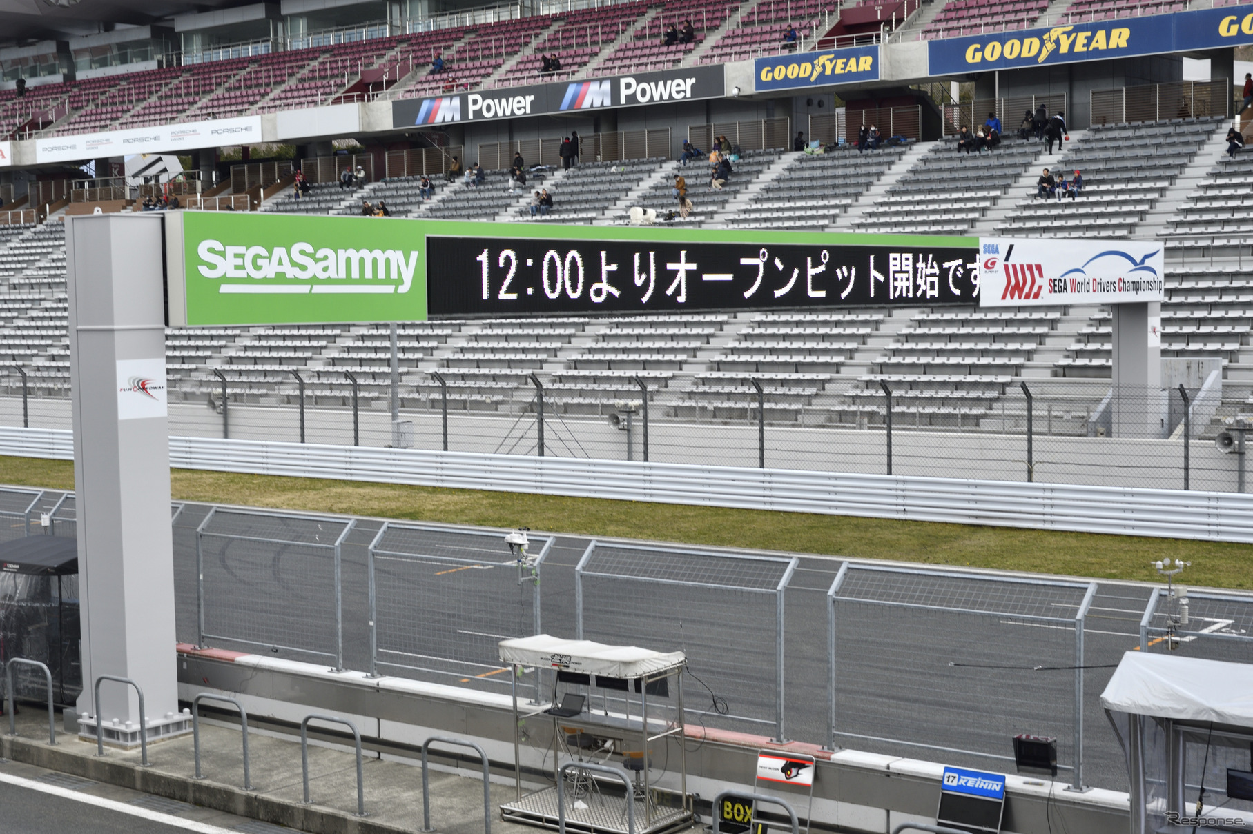 フルカラー化された電光掲示板