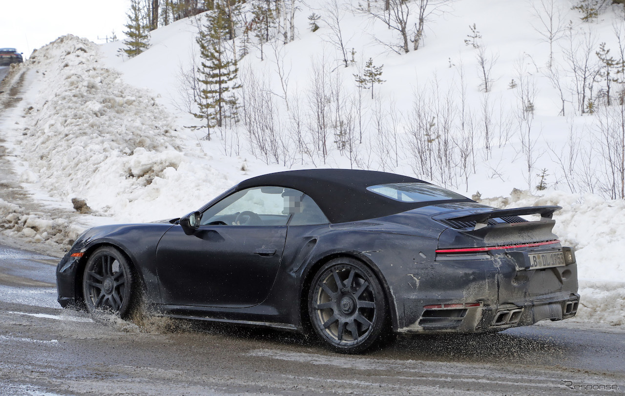 ポルシェ 911ターボ カブリオレ 新型（スクープ写真）