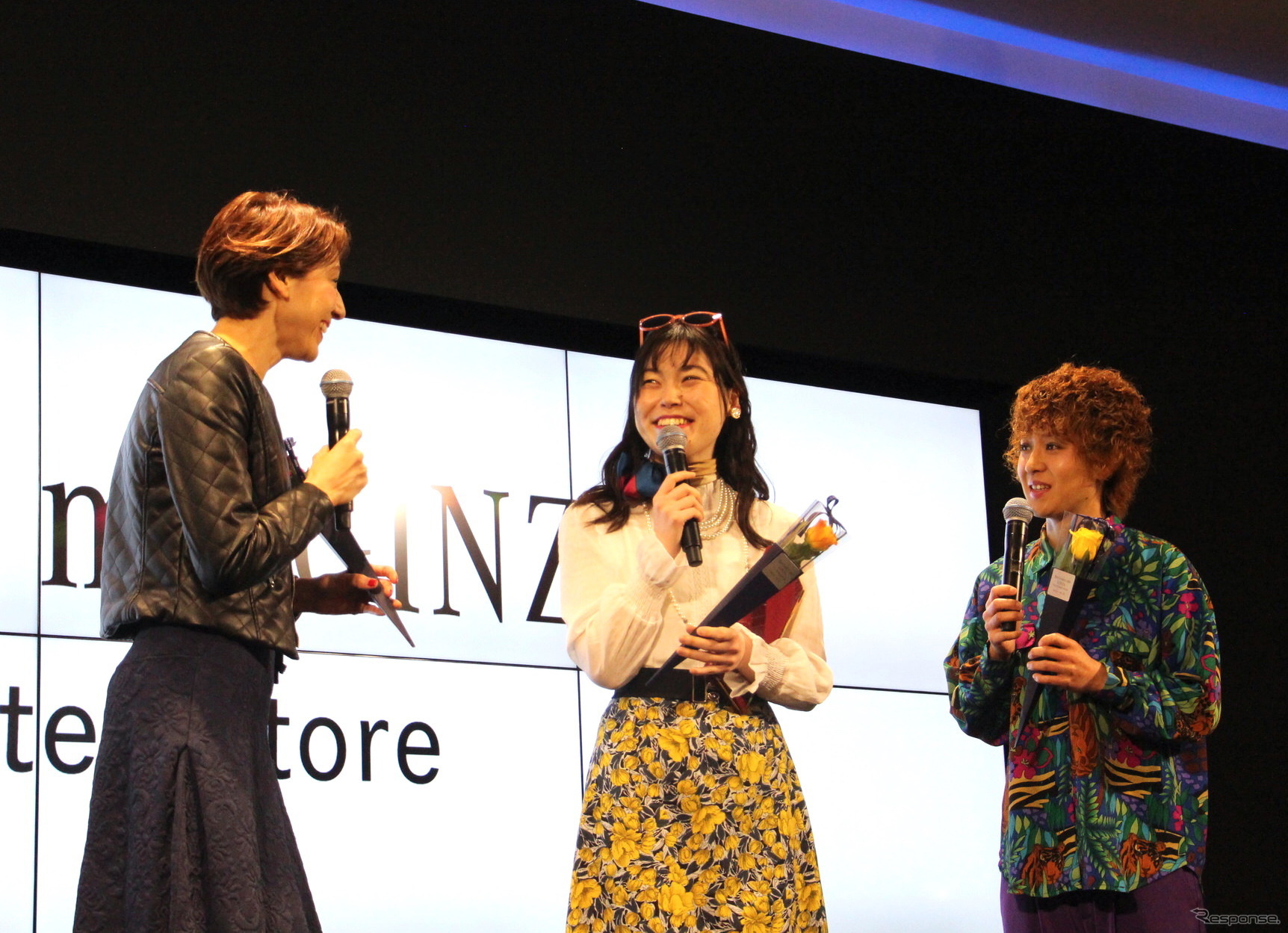 左から、道端カレン、尼神インターの誠子、渚