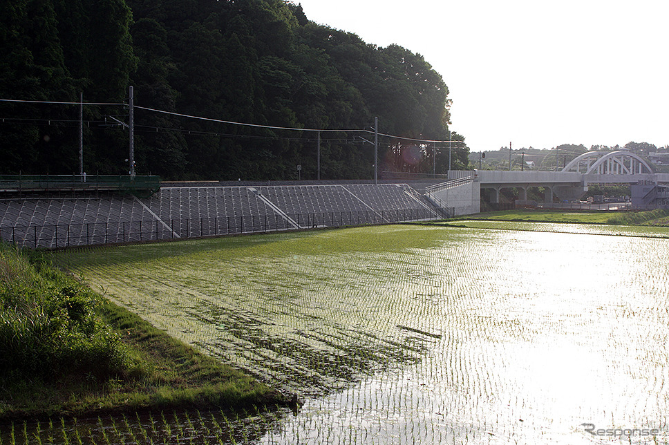 JR成田線大鷲架道橋とニュータウン中央線中央通り