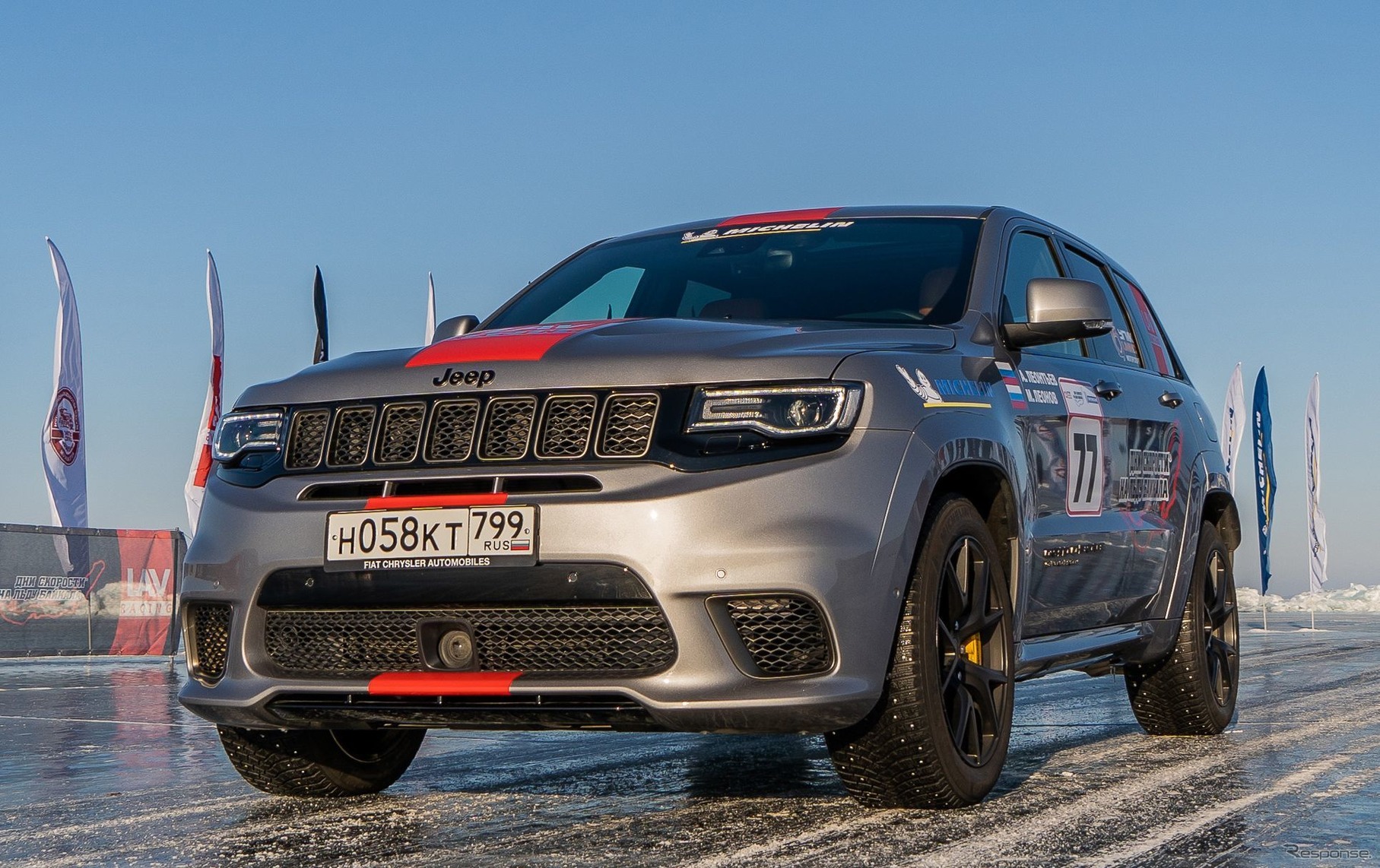 ジープ・グランドチェロキー・トラックホーク。ロシア・バイカル湖で氷上でのSUV最速記録となる280km/hを達成