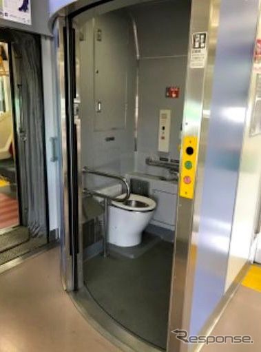 4号車の下り寄りに設けられるトイレのイメージ。バリアフリーに対応している。