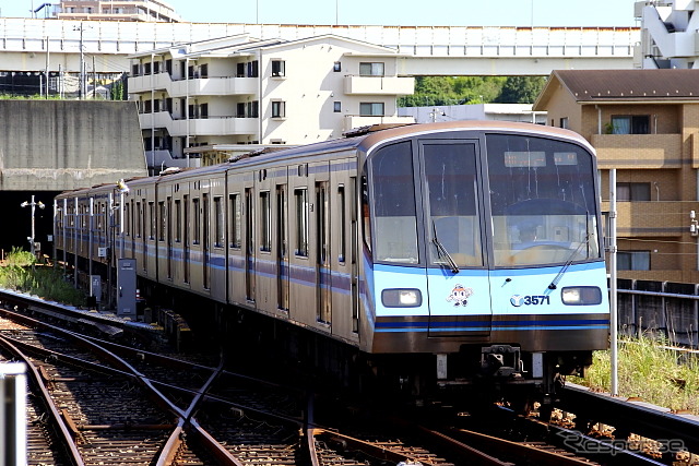 横浜市営地下鉄ブルーラインの列車。