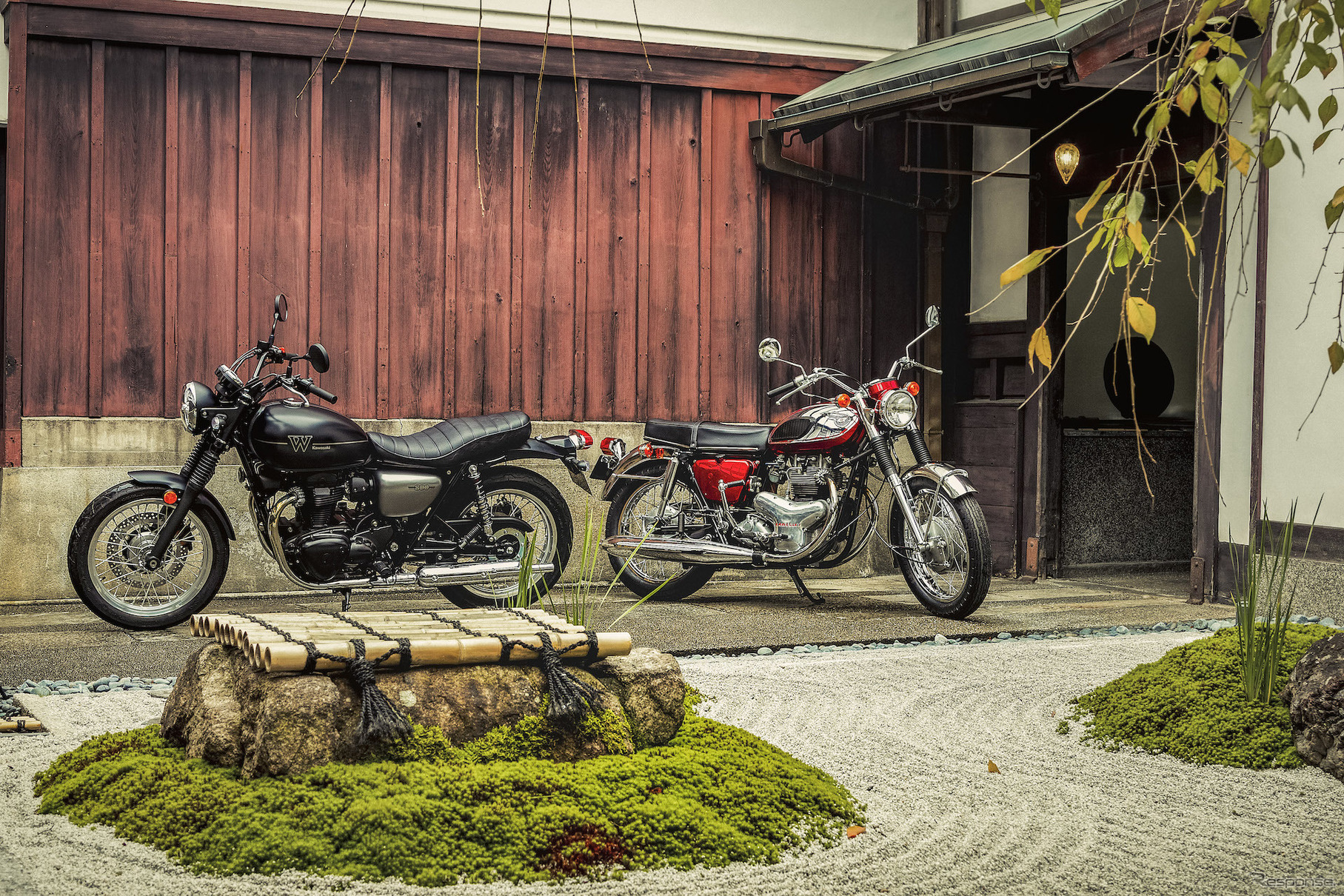 W800ストリートとW1（写真右）。