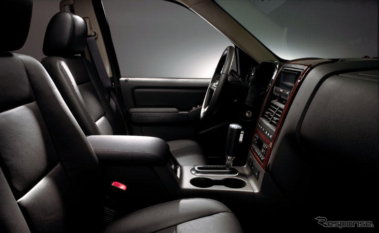 フォード エクスプローラー に最上級特別限定車