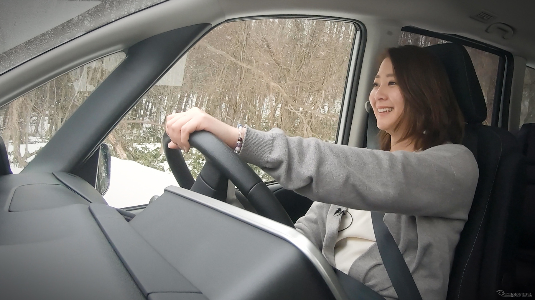 「タイヤが雪を掻いてくれる感じがすごいします」（堀江さん）