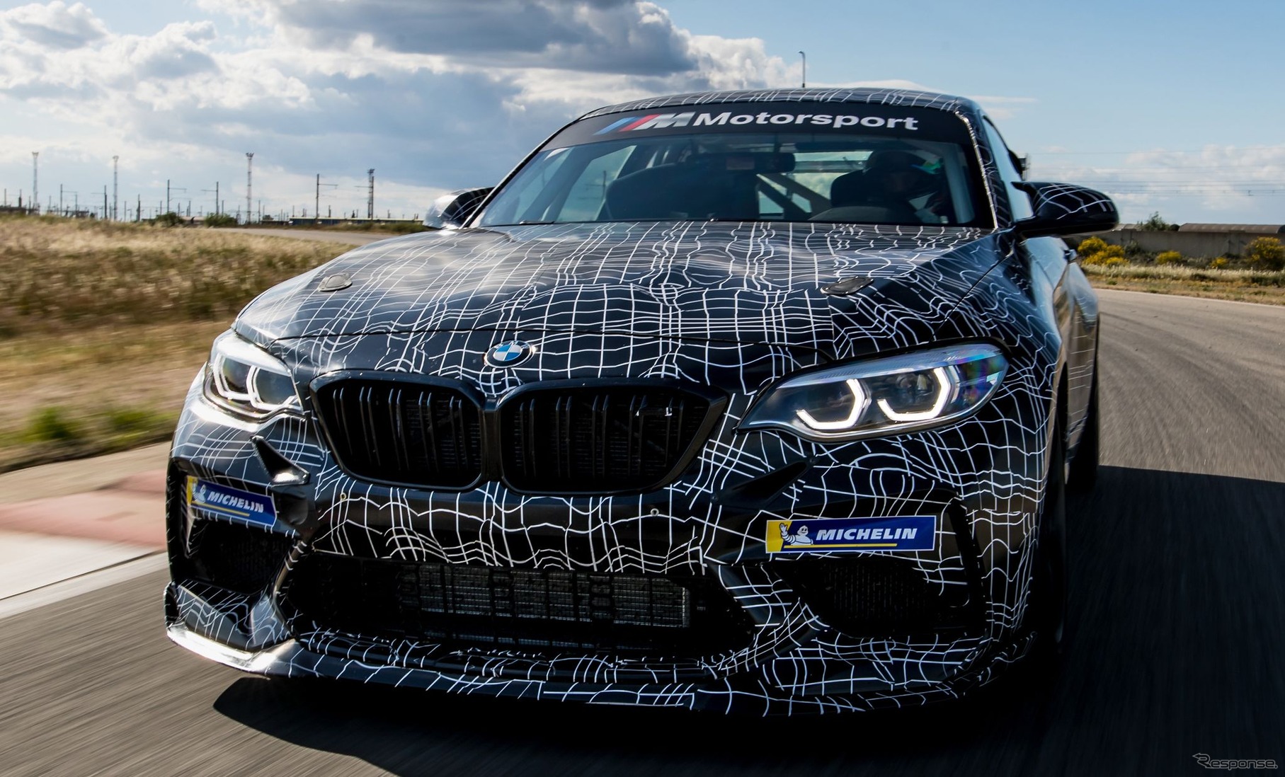 BMW M2 コンペティション のレーシングカーのプロトタイプ