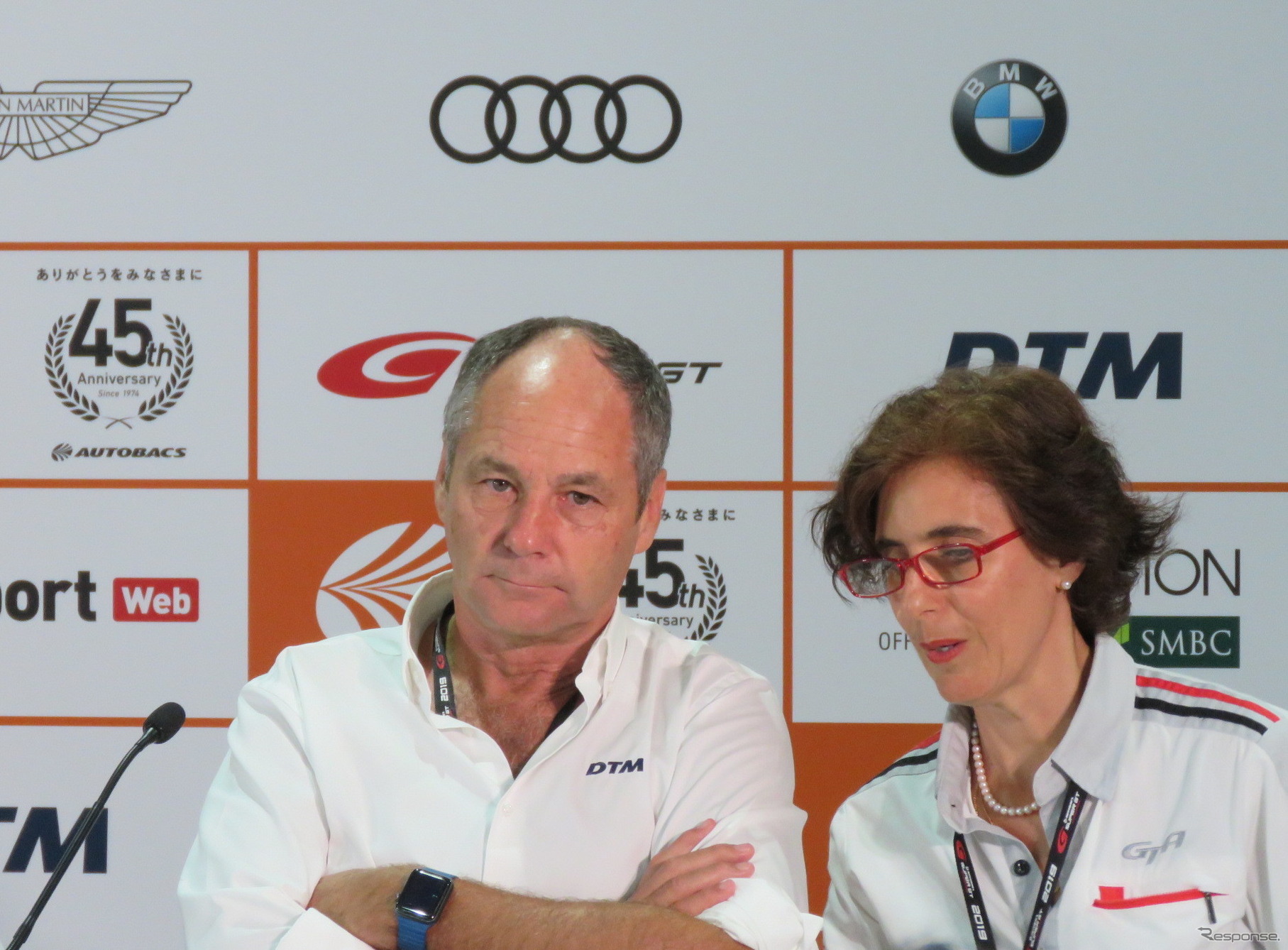 DTM側の代表、元F1ドライバーのG.ベルガー氏（右は通訳担当）。