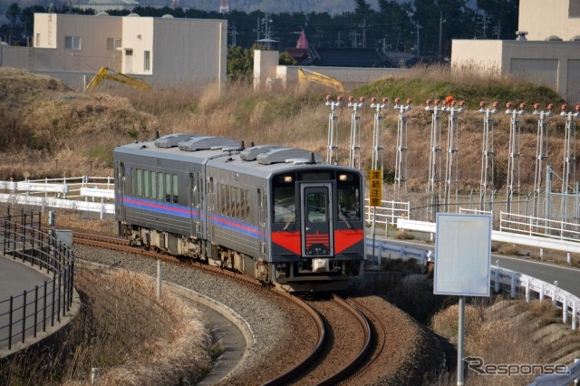 3月に車載型IC改札機が導入された境線の列車。地域交通へのICOCA導入に際してはその技術が応用される。
