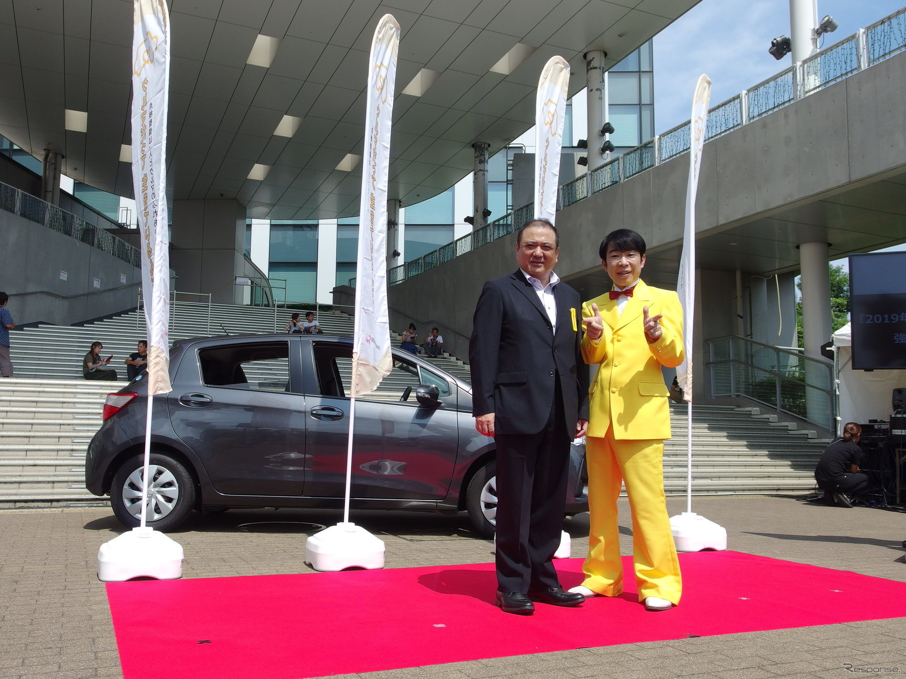 平井整備課長（向かって左）とダンディ